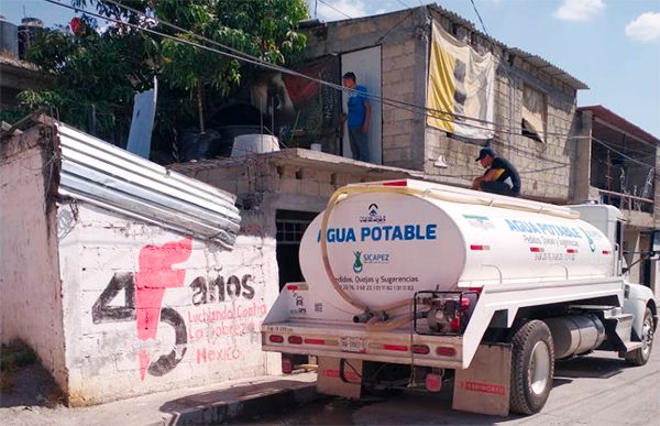 Obtienen antorchistas pipas de agua para colonia de Emiliano Zapata