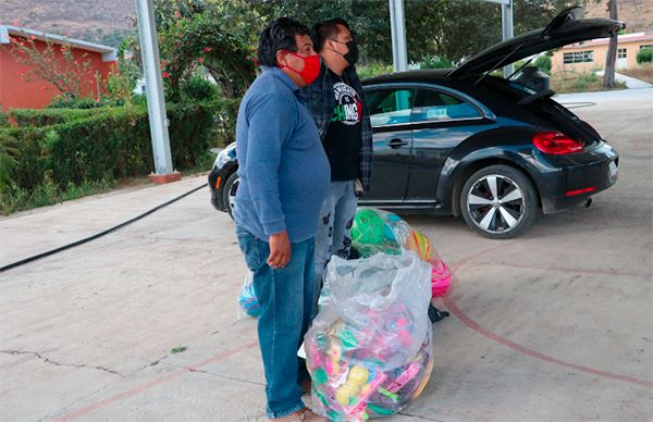 Entrega Antorcha juguetes en Coltzingo