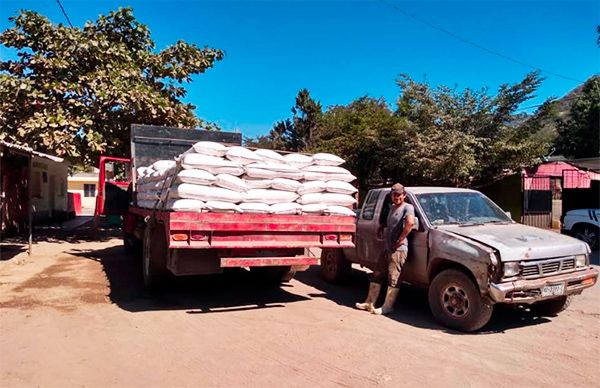 Entregan fertilizante en La Presa, Ixtlahuacán