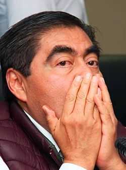 Los poblanos sostienen que Barbosa es el peor gobernador