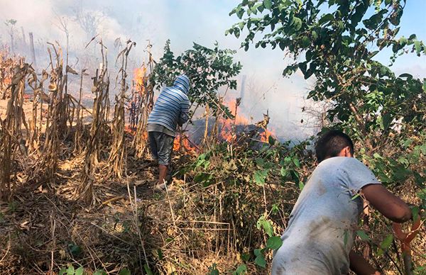 Sofocan colonos antorchistas incendio en Ometepec