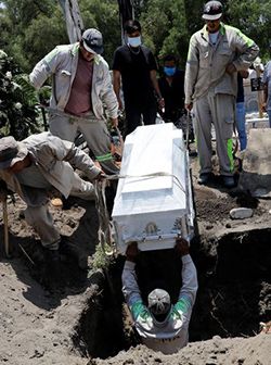 Los mexicanos más pobres mueren sin recibir atención médica