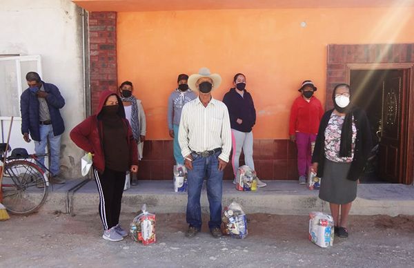 Ayuntamiento de Villa de Ramos entrega despensas en El Salitral