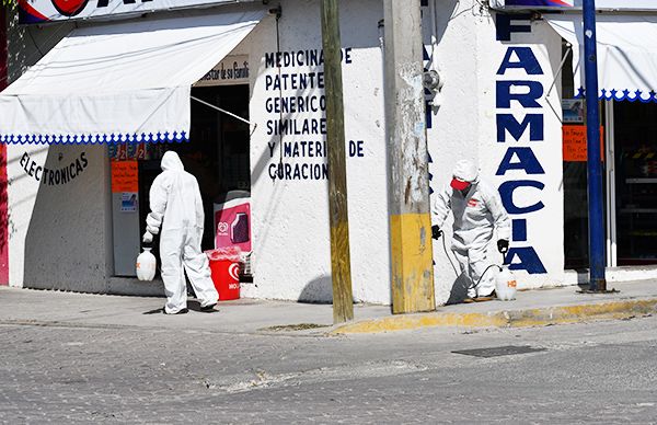 Desinfectan áreas públicas en Ahuatempan