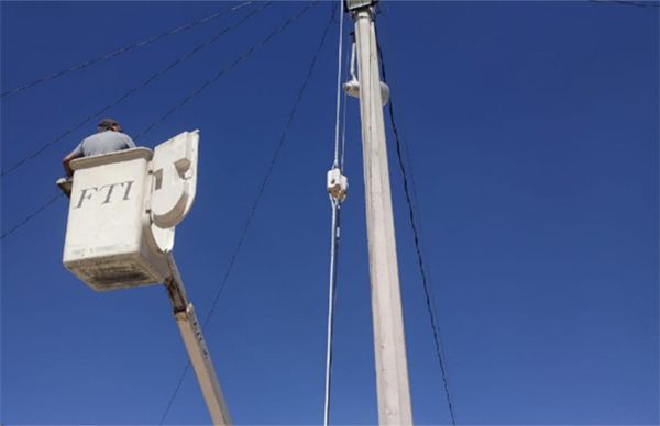Reparan e instalan lámparas en Amozoc