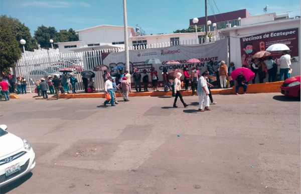 En Ecatepec, mala atención para la aplicación de vacunas