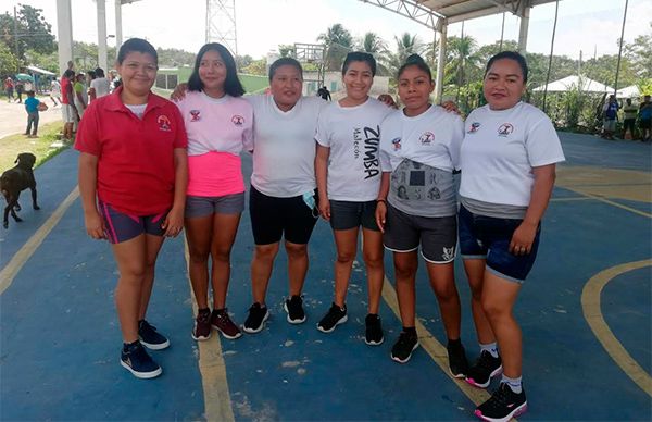 Celebran mujeres encuentro de fútbol femenil en Campeche