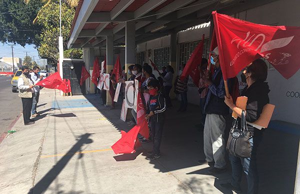Antorchistas se manifiestan en DIF de La Paz; piden alimentos