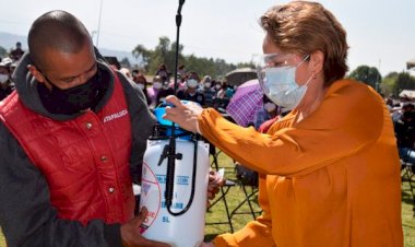 Maricela Serrano entrega vitaminas y kit sanitizante a transportistas de Ixtapaluca