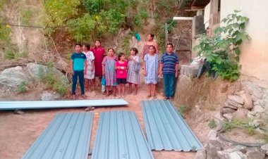 Familias humildes de Zacualpan mejorarán los techos de sus viviendas