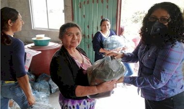 Antorcha entrega de despensas en Tlalixcoyan
