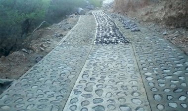 Avanza pavimentación de nuevo camino a Saucillo Peñamiller