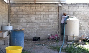 Abastece agua potable con pipas ayuntamiento de Ixcaquixtla