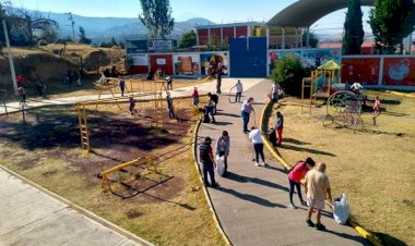 Realizan faena de limpieza en parque Coatepec