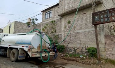 Familias de Lomas de San Sebastián reciben agua por gestión de Antorcha