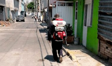 Sanitizan espacios públicos en la colonia Mariel de Iztapalapa