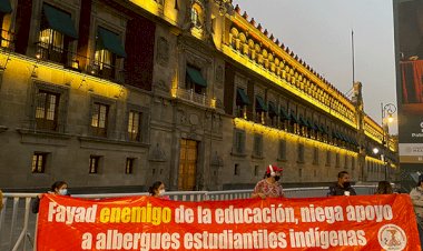 Ante falta de pagos salariales por parte del Gobierno Estatal, maestros de Hidalgo protestan frente a Palacio Nacional