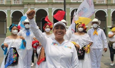 Recorren Janeth García y Claudia Sosa, centro histórico de Córdoba