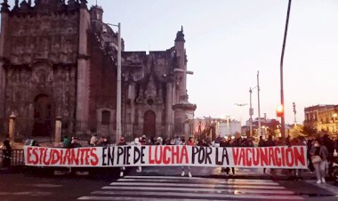 Estudiantes de la zona Tierra Caliente se sumaron a manifestación en Palacio Nacional