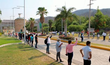 Protesta la FNERRR de Acatlán