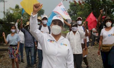 Janeth García recorre comunidades de Amatlán