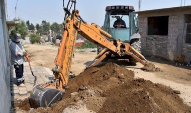 Realizan obras de agua potable y drenaje