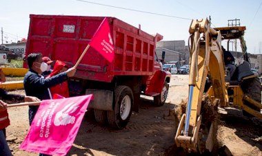 Dan banderazo a obra a pavimentación en Rey Izcóatl