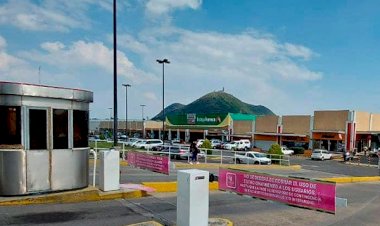 Centros comerciales omiten cobro de estacionamiento en Ixtapaluca