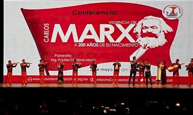 Crónica: Carlos Marx y Aquiles Córdova Morán, dos grandes hombres presentes en el Auditorio Nacional