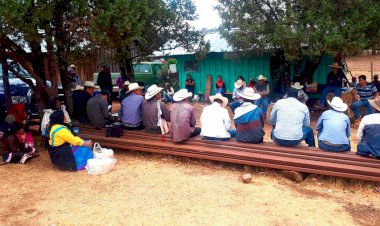Antorchistas logran cancha para comunidad de Mezquital