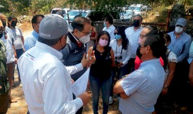 Gobernador de Colima visita futura colonia antorchista; compromete servicios