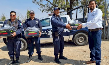 Ayuntamiento de Villa de Ramos entregó uniformes a elementos de la Policía Municipal