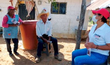 Visita Edith Villa a familias de Tierra Nueva y Tlayonoxtle