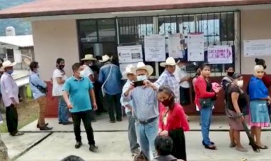 Morenista Alonso Aco amedrenta a votantes en Huitzilan