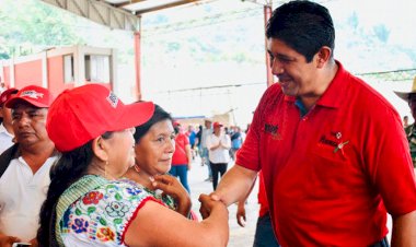 Recibe Josué Elías constancia de mayoría