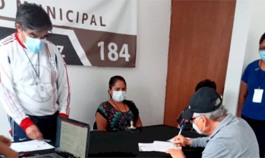 Lisandro Campos recibe constancia como presidente electo de Tepexi
