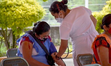 Aplica hospital de Huitzilan vacunas contra la covid-19