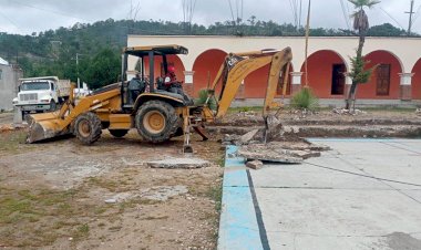Agilizan construcción de techado en escuela de Graciano Sánchez