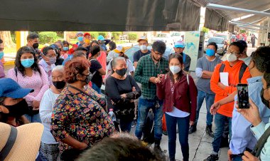 Denuncian vecinos abandono de obras