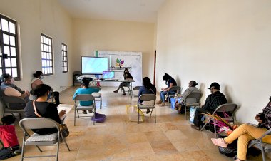 Alcalde de Ahuatempan organiza curso para artesanos