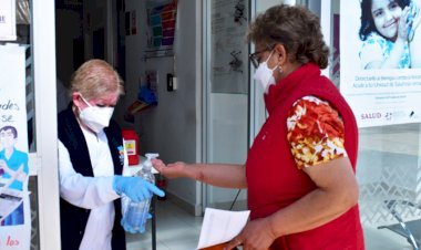 DIF de Ixcaquixtla traslada a personas con capacidades diferentes para inmunizarlos