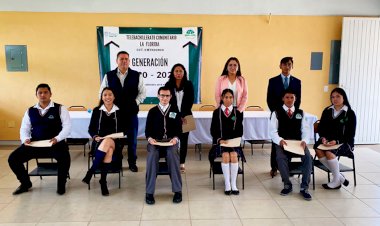 Reciben estudiantes de telebachillerato constancia de educación media superior