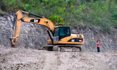 Dan mantenimiento a presa Xicalcóatl