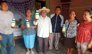 Reciben líquidos herbicidas campesinos organizados de Huamuxtitlán