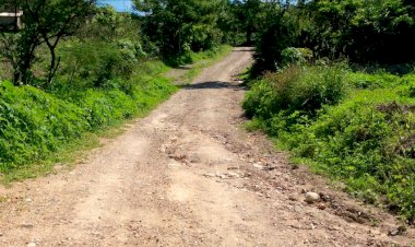 Reparación de su carretera, prioridad de pobladores de Tlalpizaco Aguazarca