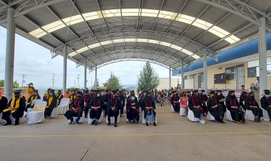 Enluta la pandemia a graduaciones en Querétaro