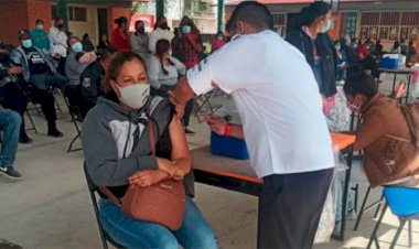 Inició la jornada de vacunación Covid-19 para personas de 30 a 39 años en Santo Domingo.