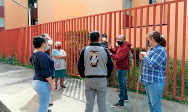 Personal de Obras Públicas inspecciona fuga de agua en UHAPI de Iztapalapa