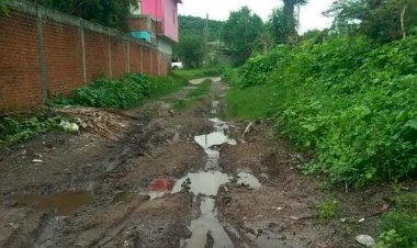 Piden el arreglo de los canales de riego en Chietla