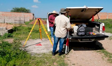 Realizan estudios topográficos para regularizar colonia antorchista en Aguascalientes 